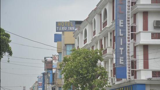 In accordance with the orders of the tribunal, if erring establishments don’t obtain NOCs in time, they will be liable to pay fines and also face seizure of premises, said officials. (HT Archive)