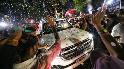 Arvind Kejriwal was welcomed by party workers as he arrived at Civil Lines, on the way to his official residence. (HT Photo/ Sanchit Khanna) (HT Photo) Arvind Kejriwal was welcomed by party workers as he arrived at Civil Lines, on the way to his official residence. (HT Photo/ Sanchit Khanna) (HT Photo)