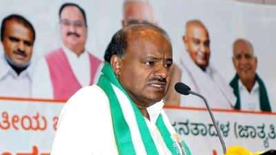 Union minister HD Kumaraswamy visits Mandya following violence in Nagamangala (HT_PRINT) Union minister HD Kumaraswamy visits Mandya following violence in Nagamangala (HT_PRINT)