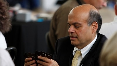 Ajit Jain, who runs some of Berkshire's insurance operations, plays a game of bridge during Berkshire Hathaway Shareholders annual meeting in Omaha, Nebraska. (Reuters)
