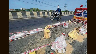 Elevated road at southern bypass developed damage following which the stretch has been closed for the heavy traffic in Ludhiana on Wednesday, September 13, 2024. (Manish/Hindustan Times) Elevated road at southern bypass developed damage following which the stretch has been closed for the heavy traffic in Ludhiana on Wednesday, September 13, 2024. (Manish/Hindustan Times)