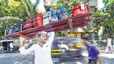 Mumbai, India - April 26, 2019: Dabbawalas gather to support "Swachh Neta" an initiative for clean politics at Andheri railway station(west) in Mumbai, India, on Friday, April 26, 2019. (Photo by Ragul Krishnan/ HT PHOTO) (HT PHOTO) Mumbai, India - April 26, 2019: Dabbawalas gather to support "Swachh Neta" an initiative for clean politics at Andheri railway station(west) in Mumbai, India, on Friday, April 26, 2019. (Photo by Ragul Krishnan/ HT PHOTO) (HT PHOTO)