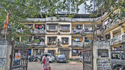 Mumbai, India - Sept. 12, 2024: A view of the Building Sukh Sadan CHS at Bandra east in Mumbai, India, on Thursday, September 12, 2024. (Photo by Satish Bate/ Hindustan Times) (Hindustan Times)