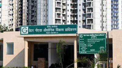The authority has issued a tender of ₹16 crore inviting bids from contractors who will build drains on both sides of the road to end waterlogging, which causes traffic congestion on the stretch that connects Mayur Vihar in Delhi with Dadri in Greater Noida. (Sunil Ghosh/HT Photo) The authority has issued a tender of ₹16 crore inviting bids from contractors who will build drains on both sides of the road to end waterlogging, which causes traffic congestion on the stretch that connects Mayur Vihar in Delhi with Dadri in Greater Noida. (Sunil Ghosh/HT Photo)