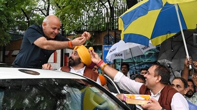 AAP leaders Manish Sisodia and Bhagwant Mann celebrate Arvind Kejriwal's release from jail and distrubute sweets among party workers. (HT Photo/Sanchit Khanna) (HT Photo) AAP leaders Manish Sisodia and Bhagwant Mann celebrate Arvind Kejriwal's release from jail and distrubute sweets among party workers. (HT Photo/Sanchit Khanna) (HT Photo)