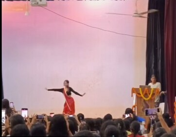 The dance performance continued after shutting off the screen. (Facebook/Khushi Mishra ) The dance performance continued after shutting off the screen. (Facebook/Khushi Mishra )