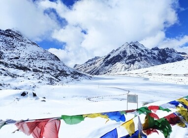 Sela pass is a mountain pass between Tawang and West Kameng. (Shutterstock)