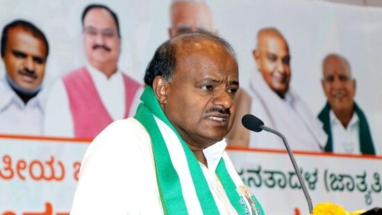 Union minister HD Kumaraswamy visits Mandya following violence in Nagamangala (HT_PRINT)