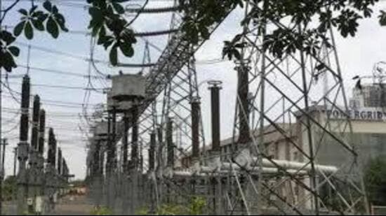 The protesting Punjab State Power Corporation Limited (PSPCL) employees announced on Friday to postpone their mass leave after a meeting with power minister Harbhajan Singh ETO. (HT File)