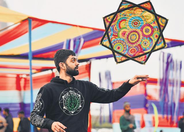 Nitesh Sharma designs, sells and teaches people about the dapostar – an eight-pointed spinning cloth. (INSTAGRAM/@FLOWCHAKRA) Nitesh Sharma designs, sells and teaches people about the dapostar – an eight-pointed spinning cloth. (INSTAGRAM/@FLOWCHAKRA)