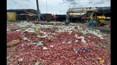 No end in sight for garbage issues at veggie market (HT Photo) No end in sight for garbage issues at veggie market (HT Photo)