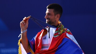 Novak Djokovic poses with his Olympic gold medal. (REUTERS)