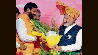 Prime Minister Narendra Modi being felicitated by Haryana chief minister Nayab Singh Saini at the public meeting in Kurukshetra on Saturday. (ANI Photo) Prime Minister Narendra Modi being felicitated by Haryana chief minister Nayab Singh Saini at the public meeting in Kurukshetra on Saturday. (ANI Photo)