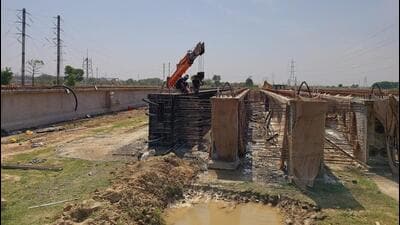 The decision to expand the ROB was driven by the Integrated Industrial Township Greater Noida Limited (IITGNL), which has agreed to bear the additional cost for the two extra lanes. (HT Photo) The decision to expand the ROB was driven by the Integrated Industrial Township Greater Noida Limited (IITGNL), which has agreed to bear the additional cost for the two extra lanes. (HT Photo)