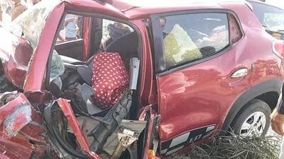 The incident took place near Limbe Jalgaon Toll Plaza at Gangapur taluka at around 3.15 pm on Friday. (HT PHOTO)