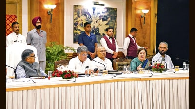 UT administrator Gulab Singh Kataria, Chandigarh MP Manish Tewari and former MP Kirron Kher during the Administrator’s Advisory Council meeting on Saturday. (HT Photo) UT administrator Gulab Singh Kataria, Chandigarh MP Manish Tewari and former MP Kirron Kher during the Administrator’s Advisory Council meeting on Saturday. (HT Photo)