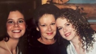 Nicole Kidman with her sister and late mother Nicole Kidman with her sister and late mother
