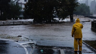 IMD issues ‘red’ alert in West Bengal, Jharkhand, Odisha for heavy rainfall (REUTERS)
