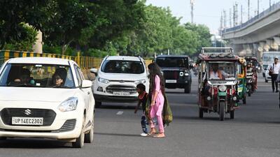 One of the key reasons to build these walkways is also because when the pedestrians cross over it slows down the traffic thereby causing major snarls that spills over to all city roads. (Sunil Ghosh/HT Photo) One of the key reasons to build these walkways is also because when the pedestrians cross over it slows down the traffic thereby causing major snarls that spills over to all city roads. (Sunil Ghosh/HT Photo)