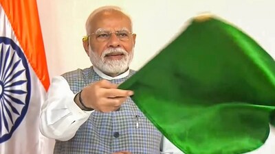 **EDS: SCREENSHOT VIA @narendramodi YOUTUBE** Jamshedpur: Prime Minister Narendra Modi flags-off Tatanagar-Patna Vande Bharat train, in Jamshedpur, Jharkhand, Sunday, Sept. 15, 2024. (PTI Photo) (PTI09_15_2024_000024B) (PTI) **EDS: SCREENSHOT VIA @narendramodi YOUTUBE** Jamshedpur: Prime Minister Narendra Modi flags-off Tatanagar-Patna Vande Bharat train, in Jamshedpur, Jharkhand, Sunday, Sept. 15, 2024. (PTI Photo) (PTI09_15_2024_000024B) (PTI)