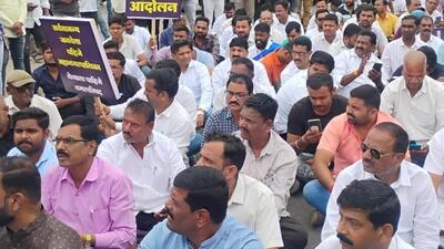 Villagers and residents of Phursungi and Uruli Devachi on Sunday morning staged protest against the state government’s decision to turn the two villages into a municipal council. (HT) Villagers and residents of Phursungi and Uruli Devachi on Sunday morning staged protest against the state government’s decision to turn the two villages into a municipal council. (HT)