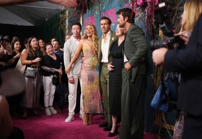 (L-R) Actors Hugh Jackman, Blake Lively, Ryan Reynolds, his mother Tammy Reynolds and actor Brandon Sklenar attend the New York premiere of "It Ends With Us" at at AMC Lincoln Square in New York, August 6, 2024. (AFP) (L-R) Actors Hugh Jackman, Blake Lively, Ryan Reynolds, his mother Tammy Reynolds and actor Brandon Sklenar attend the New York premiere of "It Ends With Us" at at AMC Lincoln Square in New York, August 6, 2024. (AFP)