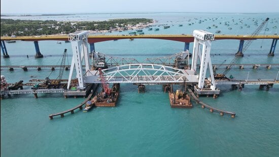 On the upcoming Gandhi Jayanti Day, Prime Minister Narendra Modi will inaugurate the newly constructed sea bridge. (HT Photo)