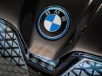 A BMW car logo is displayed.