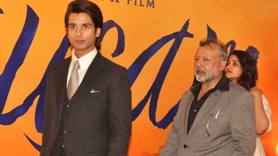 Shahid Kapoor along with his father Pankaj Kapur at the premiere of Mausam. (AFP) Shahid Kapoor along with his father Pankaj Kapur at the premiere of Mausam. (AFP)