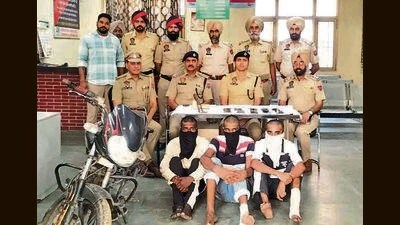 Accused of snatching in the custody of Shimlapuri Police in Ludhiana on Monday, September 16, 2024. (Ht Photo)