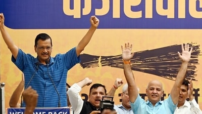 Arvind Kejriwal with other AAP leaders from Delhi and Punjab in the city on Sunday. (Arvind Yadav/HT Photo)