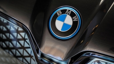 A BMW car logo is displayed.