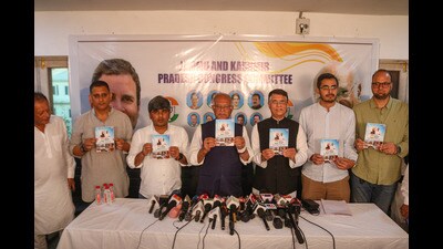 Congress manifesto was released by AICC chief spokesperson Pawan Khera and PCC president Tariq Hameed Karra at the party office here. (HT Photo) Congress manifesto was released by AICC chief spokesperson Pawan Khera and PCC president Tariq Hameed Karra at the party office here. (HT Photo)