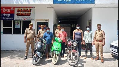 The incident occurred Sunday night when the constable had just finished his duty and was passing through Gijhore village in Sector 53, Noida. (HT Photo) The incident occurred Sunday night when the constable had just finished his duty and was passing through Gijhore village in Sector 53, Noida. (HT Photo)