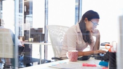 Working woman (Shutterstock)