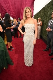 Jennifer Aniston walks the Red Carpet. (Dan Steinberg/Invision/AP)