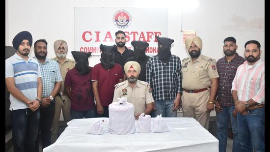 The police said all the arrested peddlers have criminal records and have been involved in drug trade for long. (HT Photo)