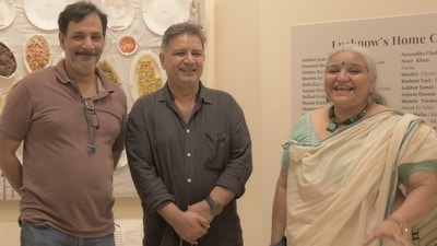 Actors Kumud Mishra and Shubhrajyoti Barat with Madhavi Kuckreja at the exhibition