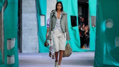 A model presents a creation for Burberry's Spring/Summer 2025 fashion show collection, during the London Fashion Week. (Photo by BENJAMIN CREMEL / AFP) A model presents a creation for Burberry's Spring/Summer 2025 fashion show collection, during the London Fashion Week. (Photo by BENJAMIN CREMEL / AFP)
