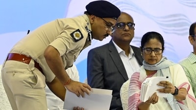 Chief minister of West Bengal Mamata Banerjee along with CP Vineet Goyal in Kolkata. (Samir Jana/Hindustan Times) Chief minister of West Bengal Mamata Banerjee along with CP Vineet Goyal in Kolkata. (Samir Jana/Hindustan Times)