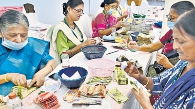 Mumbai, India - Sept. 16, 2024:Bank employees along with retired bank employees counting the money donated by devotees to Lalbaug Raja in collection box at Lalbaug in Mumbai, India, on Monday, September 16, 2024. (Photo by Anshuman Poyrekar/ Hindustan Times) (Hindustan Times) Mumbai, India - Sept. 16, 2024:Bank employees along with retired bank employees counting the money donated by devotees to Lalbaug Raja in collection box at Lalbaug in Mumbai, India, on Monday, September 16, 2024. (Photo by Anshuman Poyrekar/ Hindustan Times) (Hindustan Times)