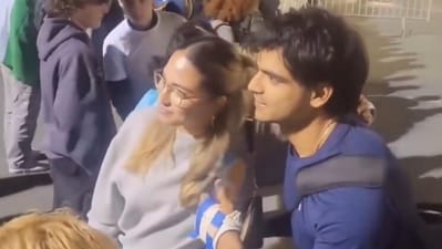 Neeraj Chopra poses for a photo with a fan (X/@indiasportshub) Neeraj Chopra poses for a photo with a fan (X/@indiasportshub)