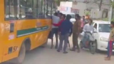 Mob in Bengaluru attacks school bus filled with kids during road rage, FIR registered. VIDEO Mob in Bengaluru attacks school bus filled with kids during road rage, FIR registered. VIDEO