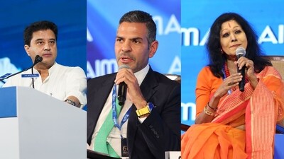 Those in attendance included Union Minister Jyotiraditya Scindia, G20 sherpa Amitabh Kant, businessman Sunil Kant Munjal, designer Rina Dhaka and Kathak exponent Shovana Narayan, among others.