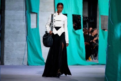 A model presents a creation for Burberry's Spring/Summer 2025 fashion show collection, during the London Fashion Week in London. (Photo by BENJAMIN CREMEL / AFP) A model presents a creation for Burberry's Spring/Summer 2025 fashion show collection, during the London Fashion Week in London. (Photo by BENJAMIN CREMEL / AFP)