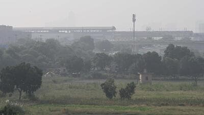 Hazy conditions near the Yamuna bank on Tuesday morning. (Sanjeev Verma/HT Photo) Hazy conditions near the Yamuna bank on Tuesday morning. (Sanjeev Verma/HT Photo)
