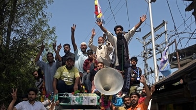 Supporters of Jamaat-e-Islami (JEI) party, shout slogans during a campaign rally ahead of the assembly elections, in Kulgam on September 15, 2024. (Photo by Tauseef MUSTAFA / AFP) (AFP) Supporters of Jamaat-e-Islami (JEI) party, shout slogans during a campaign rally ahead of the assembly elections, in Kulgam on September 15, 2024. (Photo by Tauseef MUSTAFA / AFP) (AFP)