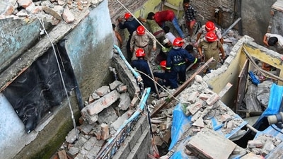 NDRF undertaking rescue operations at the spot. (Vipin Kumar/HT Photo) NDRF undertaking rescue operations at the spot. (Vipin Kumar/HT Photo)