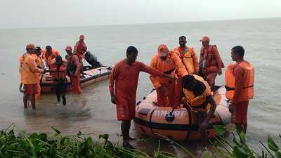 Rescued fishers being brought back to the shore rescue teams in Prayagraj on Tuesday (HT)