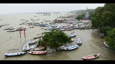 The scene of flooded low lying areas in Prayagraj (HT) The scene of flooded low lying areas in Prayagraj (HT)